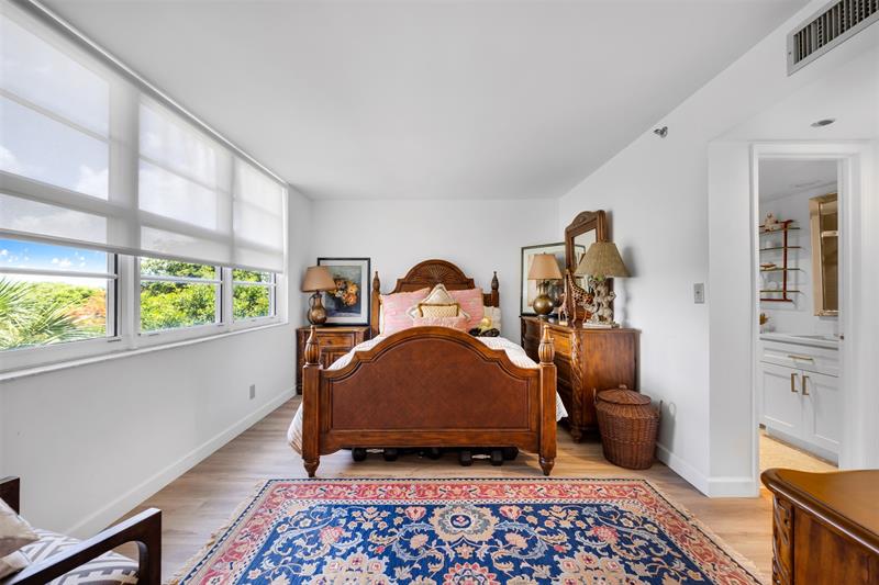 Image 14 of 28 For 3499 Oaks Way  407
