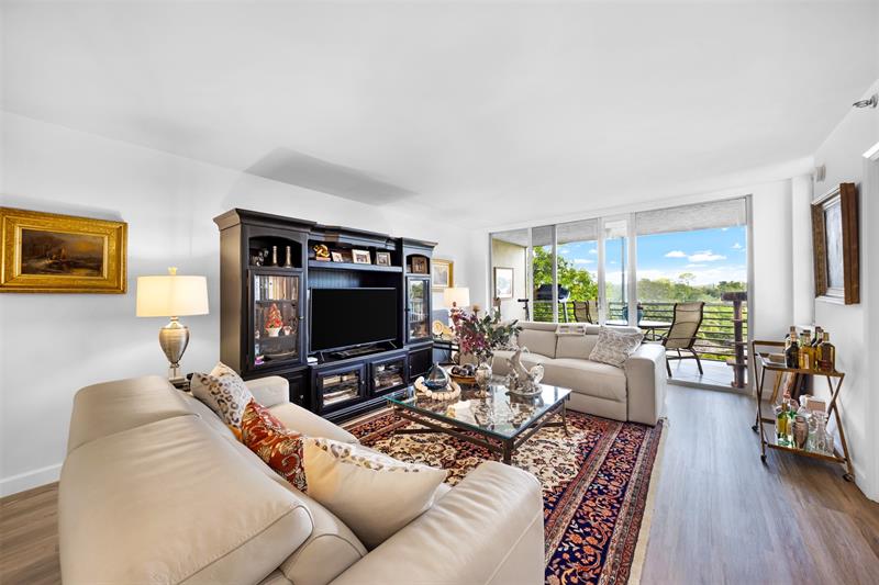 Image 3 of 28 For 3499 Oaks Way  407