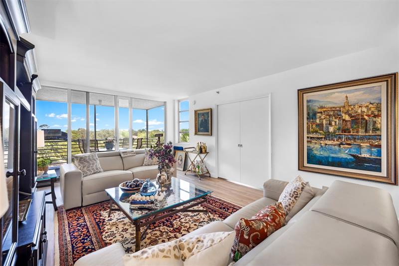 Image 5 of 28 For 3499 Oaks Way  407