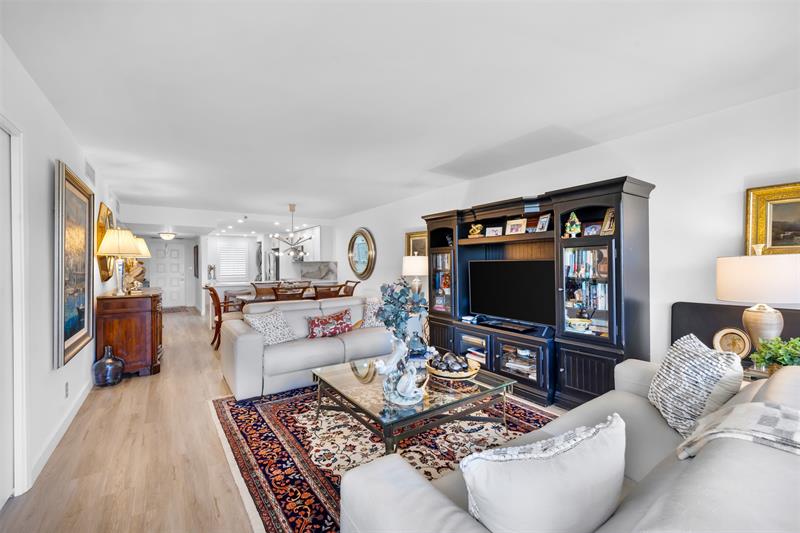 Image 6 of 28 For 3499 Oaks Way  407