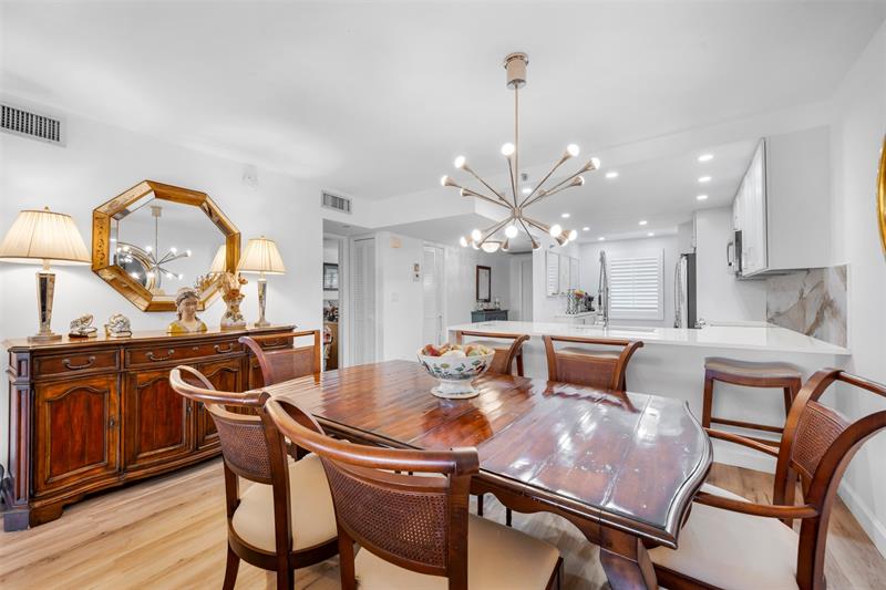 Image 8 of 28 For 3499 Oaks Way  407