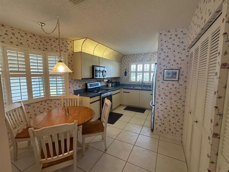 Image 4 of 20 For 177 Grove Isle Cir  177