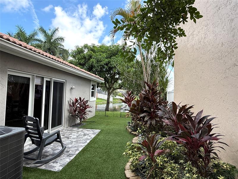 Image 23 of 44 For 13549 5th Ct