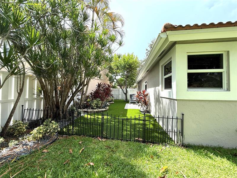 Image 24 of 44 For 13549 5th Ct