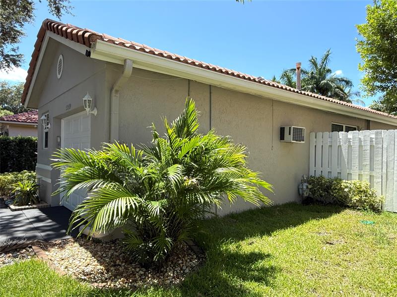 Image 25 of 44 For 13549 5th Ct
