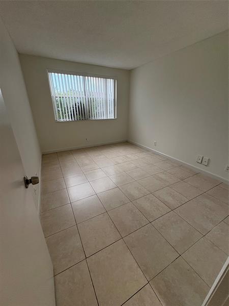 Image 20 of 40 For 9033 Wiles Rd  202
