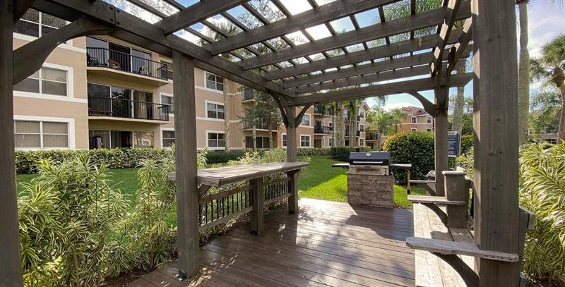 Image 38 of 40 For 9033 Wiles Rd  202