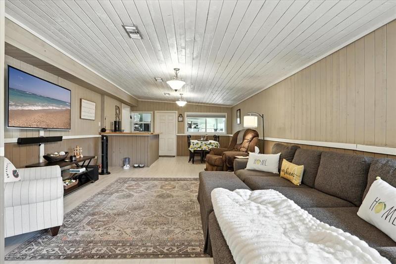 Image 18 of 57 For 15835 Osceola