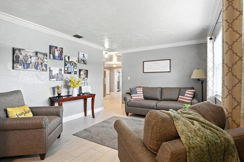 Image 4 of 57 For 15835 Osceola