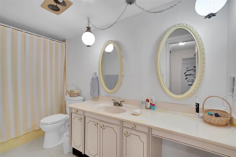 Image 11 of 38 For 801 Ocean Dr  502