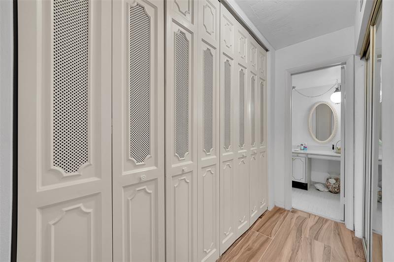 Image 12 of 38 For 801 Ocean Dr  502