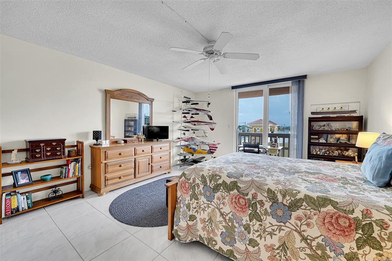 Image 14 of 38 For 801 Ocean Dr  502