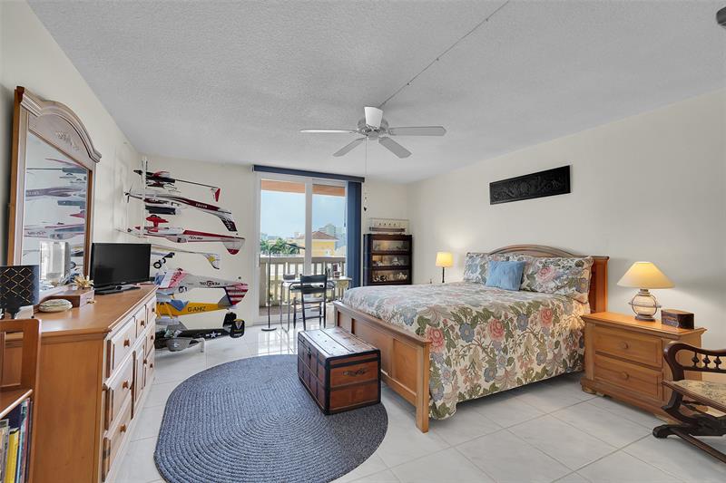 Image 16 of 38 For 801 Ocean Dr  502