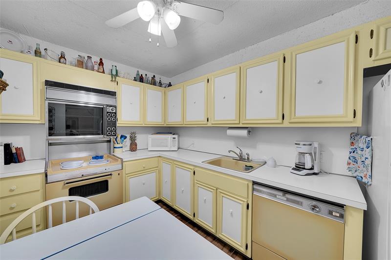 Image 23 of 38 For 801 Ocean Dr  502