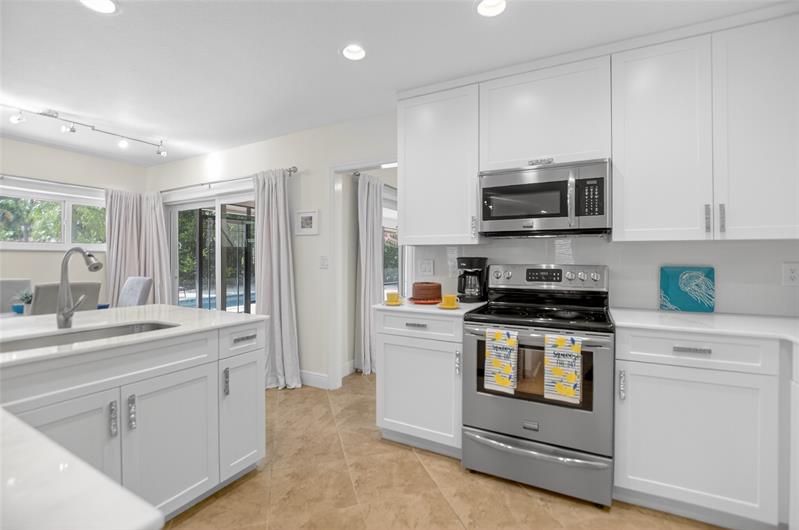 Image 15 of 46 For 250 Woodlake Ln
