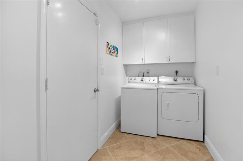 Image 30 of 46 For 250 Woodlake Ln