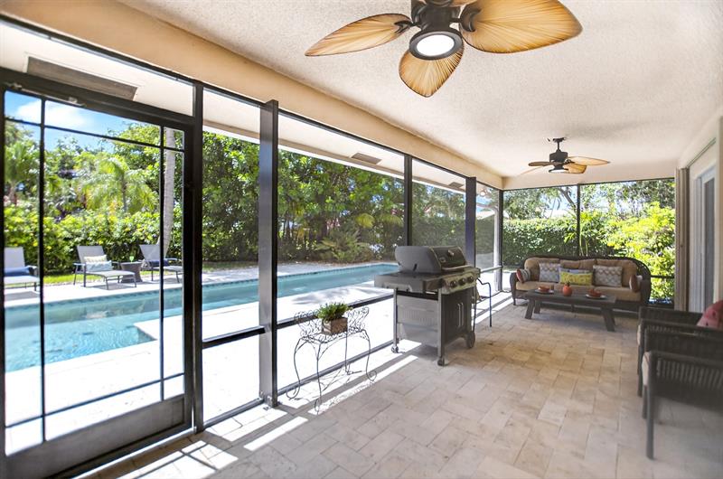 Image 32 of 46 For 250 Woodlake Ln