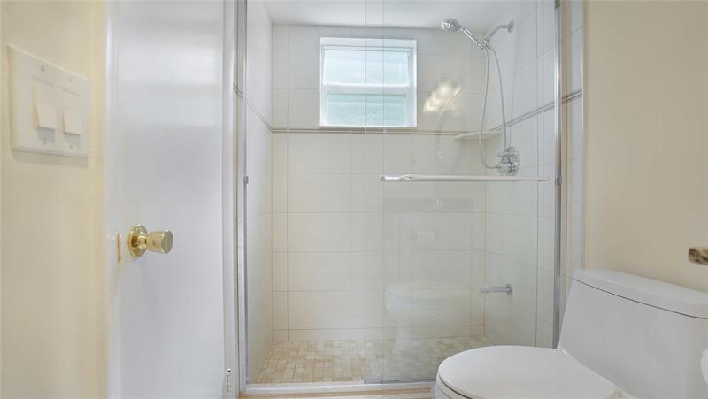 Image 19 of 52 For 131 3rd Av  208