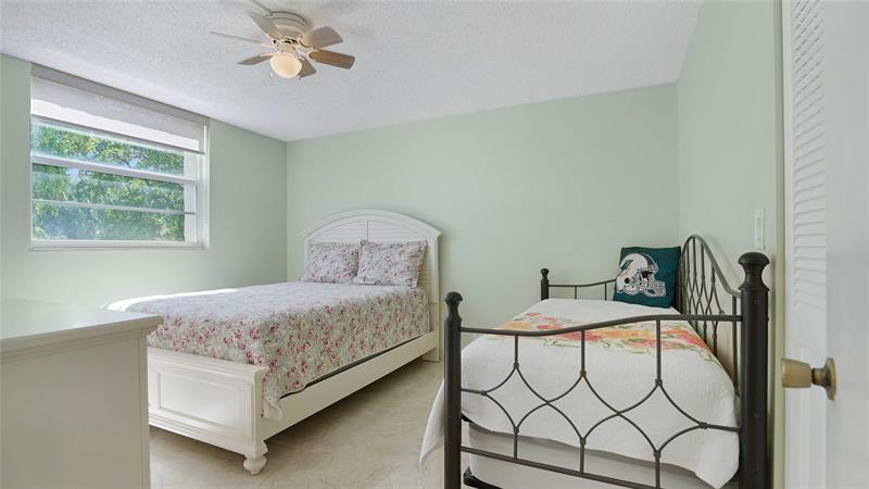 Image 40 of 52 For 131 3rd Av  208