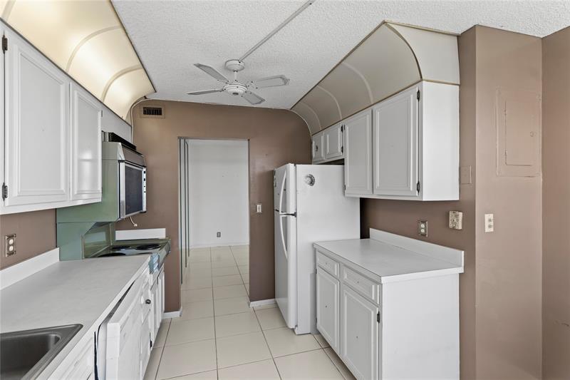 Image 10 of 53 For 5200 Ocean Blvd  1207b