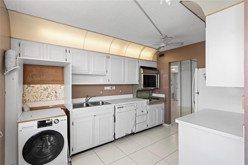 Image 11 of 53 For 5200 Ocean Blvd  1207b