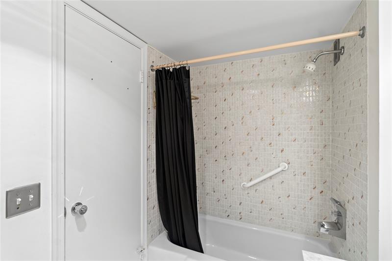 Image 15 of 53 For 5200 Ocean Blvd  1207b