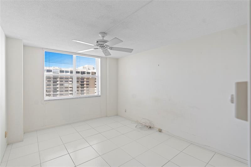 Image 17 of 53 For 5200 Ocean Blvd  1207b