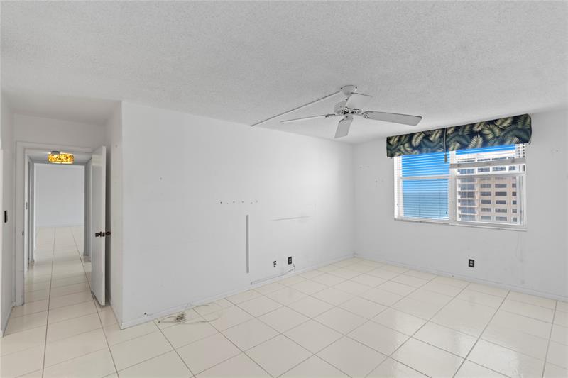 Image 18 of 53 For 5200 Ocean Blvd  1207b