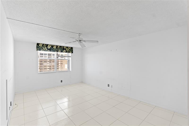 Image 20 of 53 For 5200 Ocean Blvd  1207b