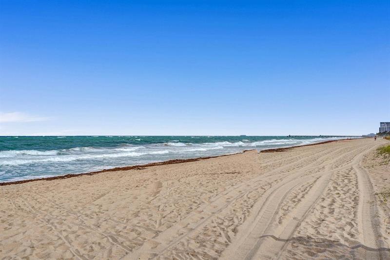 Image 45 of 53 For 5200 Ocean Blvd  1207b