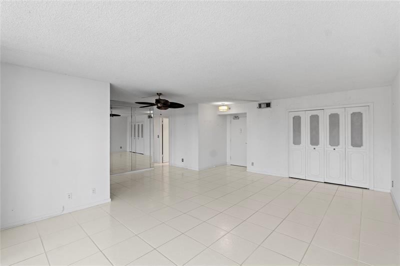 Image 6 of 53 For 5200 Ocean Blvd  1207b