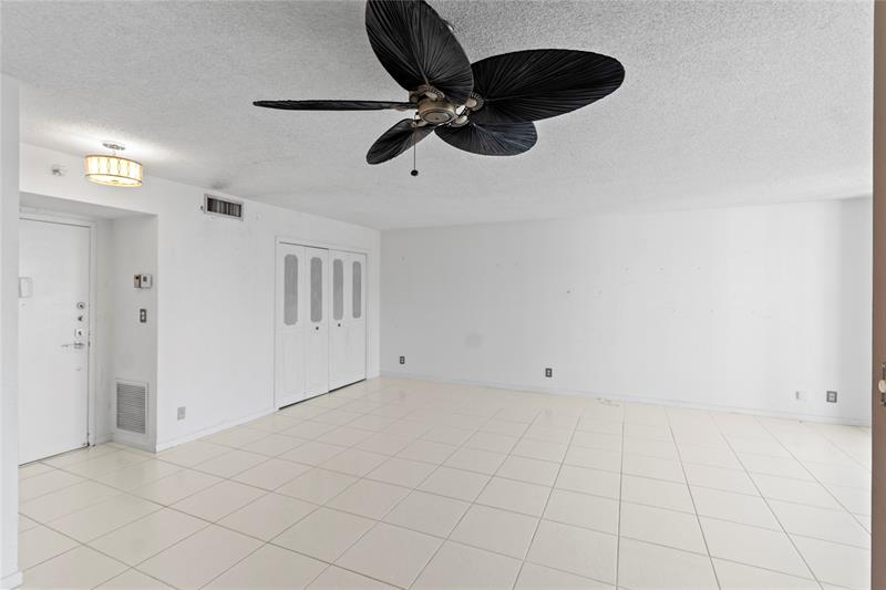 Image 7 of 53 For 5200 Ocean Blvd  1207b