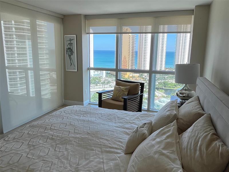 Image 17 of 33 For 16500 Collins Ave  2052