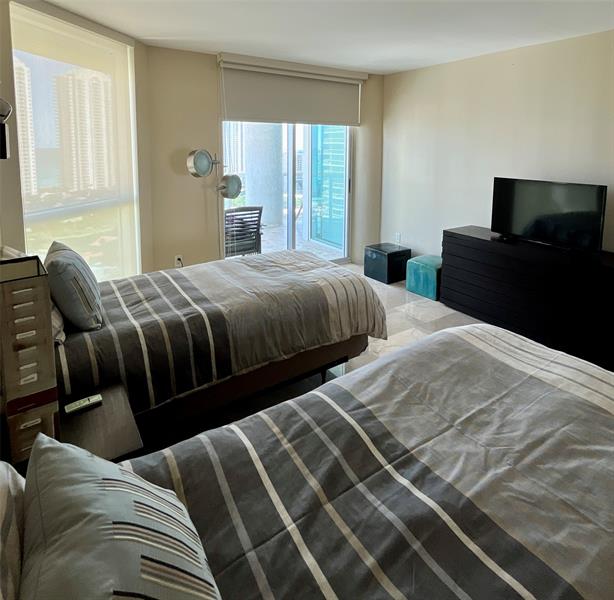 Image 30 of 33 For 16500 Collins Ave  2052