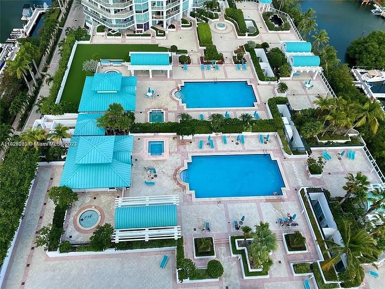 Image 32 of 33 For 16500 Collins Ave  2052