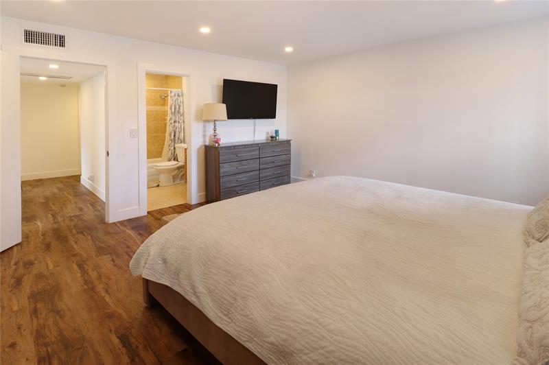 Image 26 of 44 For 9390 61st Way  D