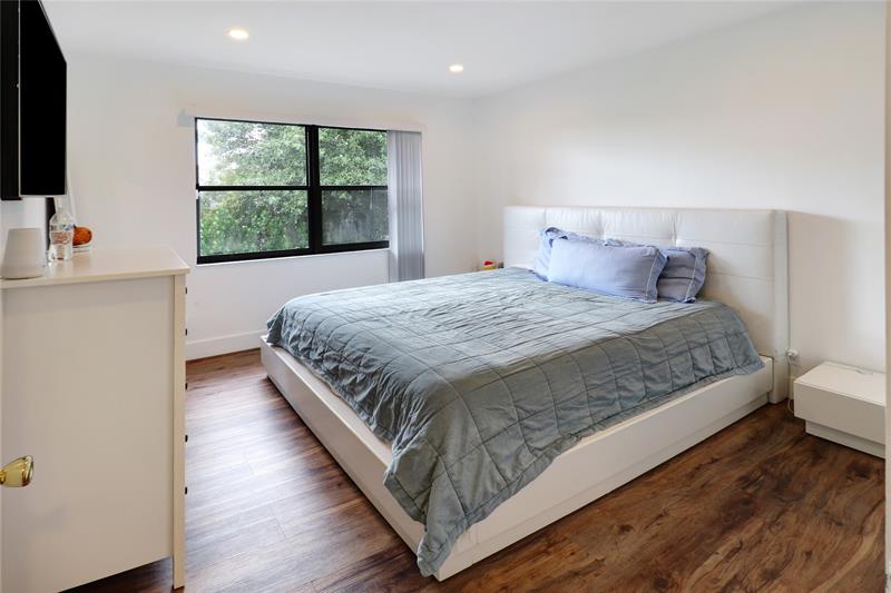 Image 30 of 44 For 9390 61st Way  D