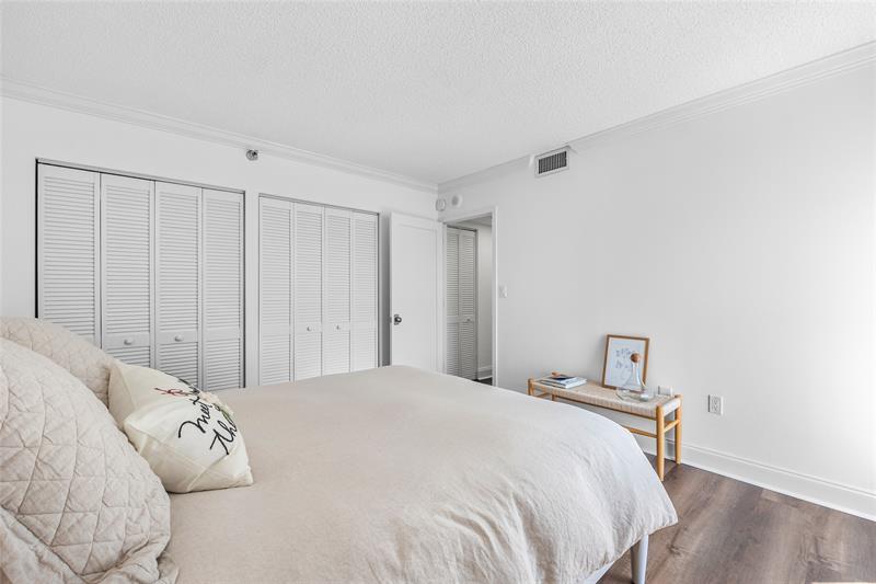 Image 11 of 28 For 20515 Country Club Dr  1848