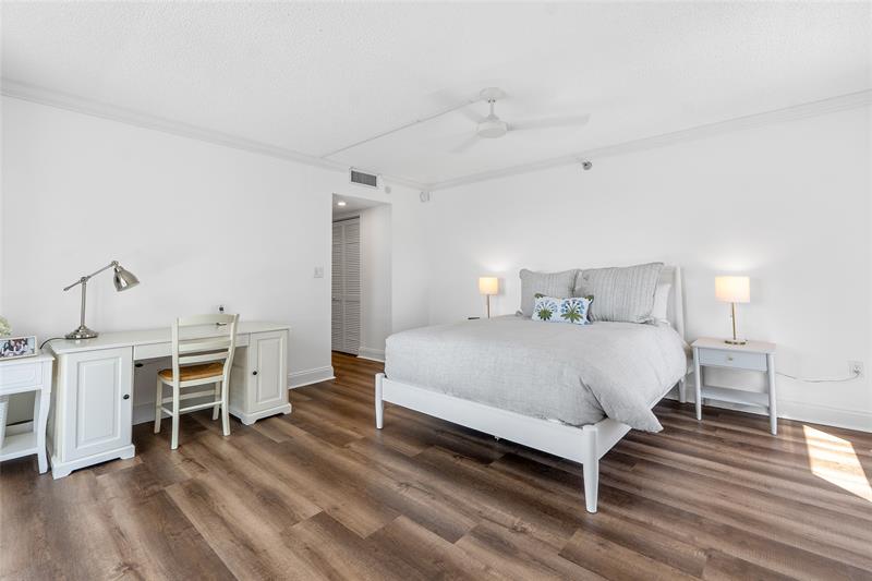 Image 15 of 28 For 20515 Country Club Dr  1848