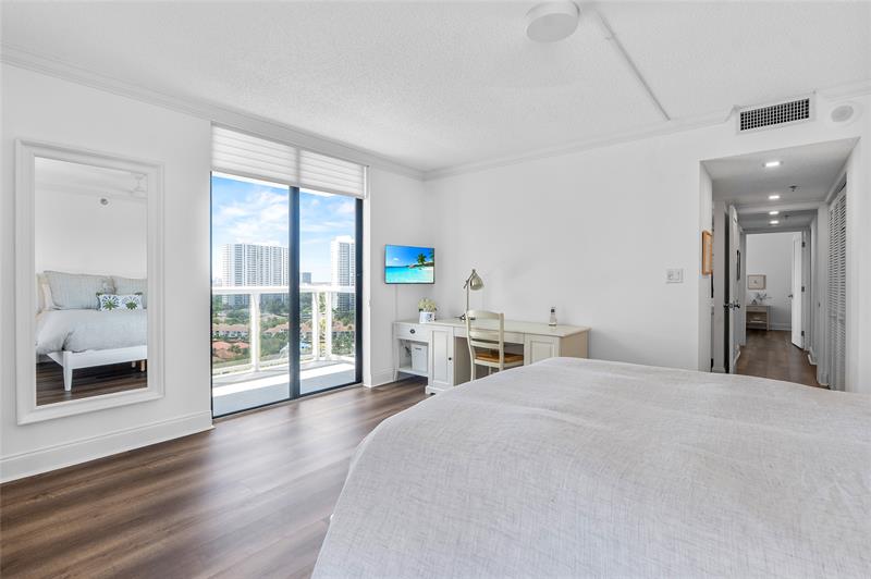Image 18 of 28 For 20515 Country Club Dr  1848