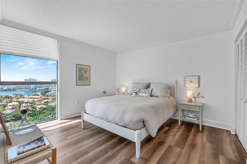 Image 19 of 28 For 20515 Country Club Dr  1848