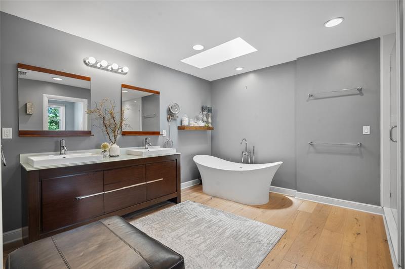 Image 37 of 66 For 33 Rio Vista Dr
