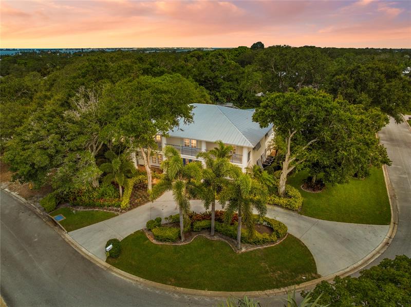 Image 4 of 66 For 33 Rio Vista Dr