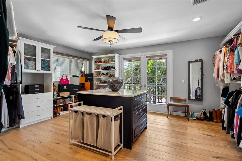 Image 40 of 66 For 33 Rio Vista Dr