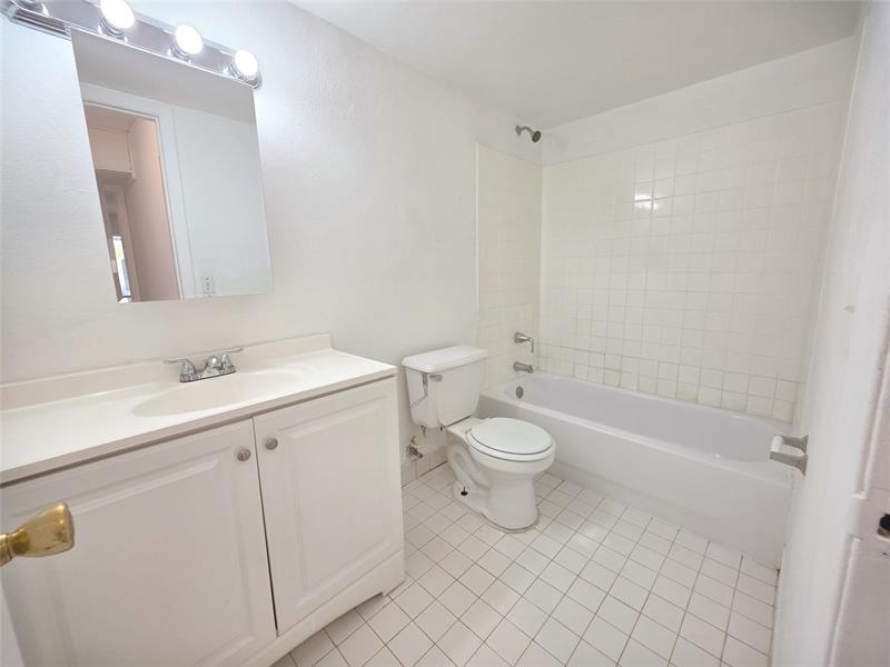 Image 7 of 11 For 505 177th St  104