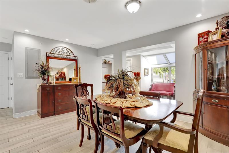 Image 10 of 59 For 906 10th St  