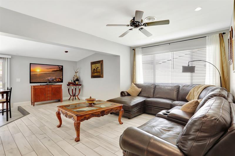 Image 21 of 59 For 906 10th St  