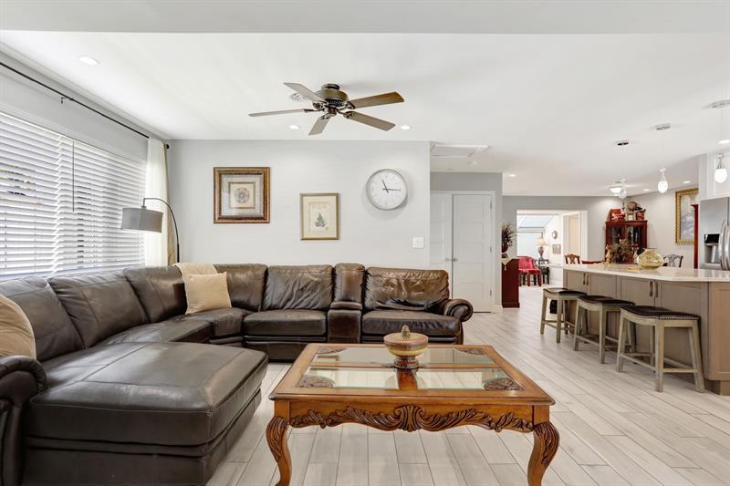 Image 22 of 59 For 906 10th St  
