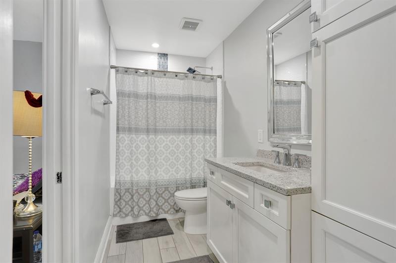 Image 30 of 59 For 906 10th St  
