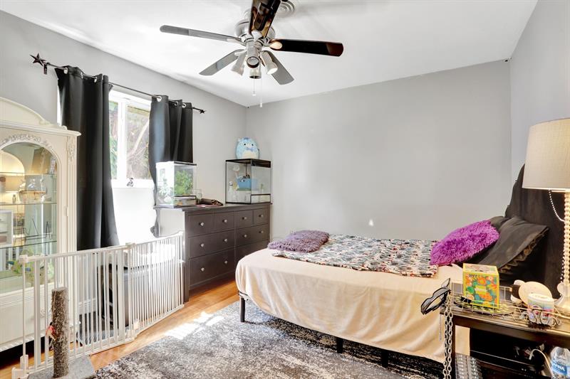 Image 33 of 59 For 906 10th St  